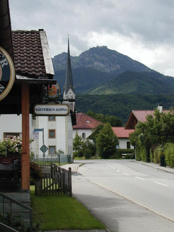 Gaestehaus Alpin - Inkl. Chiemgau-Karte Bergen  Camera foto